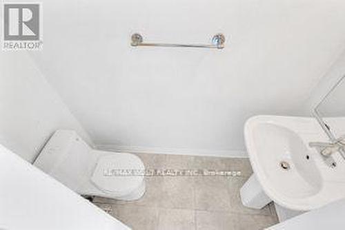 35 Stanley Greene Boulevard, Toronto (Downsview-Roding-Cfb), ON - Indoor Photo Showing Bathroom