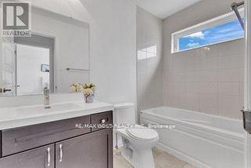 35 Stanley Greene Boulevard, Toronto (Downsview-Roding-Cfb), ON - Indoor Photo Showing Bathroom