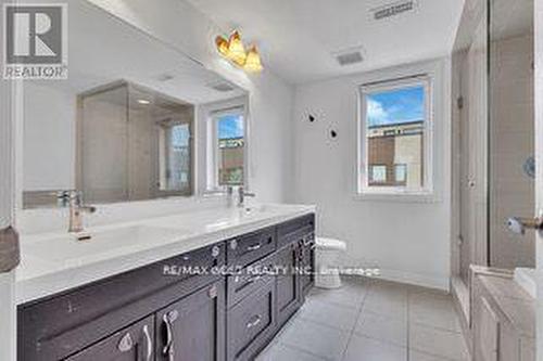 35 Stanley Greene Boulevard, Toronto (Downsview-Roding-Cfb), ON - Indoor Photo Showing Bathroom