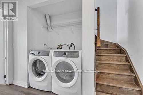 35 Stanley Greene Boulevard, Toronto (Downsview-Roding-Cfb), ON - Indoor Photo Showing Laundry Room