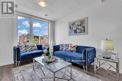 35 Stanley Greene Boulevard, Toronto (Downsview-Roding-Cfb), ON - Indoor Photo Showing Living Room