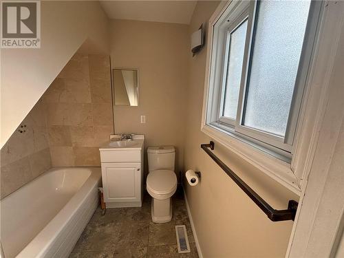 653 Ontario Street, Sudbury, ON - Indoor Photo Showing Bathroom