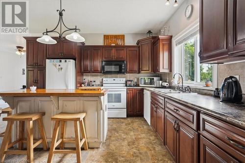 171 Pleasantview Road, Allenford, ON - Indoor Photo Showing Kitchen