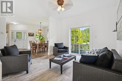 171 Pleasantview Road, Allenford, ON - Indoor Photo Showing Living Room