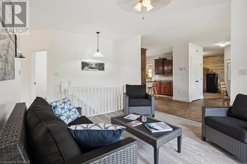 171 Pleasantview Road, Allenford, ON - Indoor Photo Showing Living Room