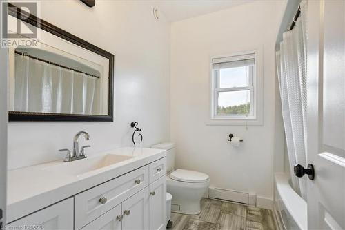 171 Pleasantview Road, Allenford, ON - Indoor Photo Showing Bathroom