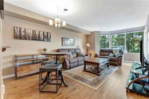 1270 Maple Crossing Boulevard|Unit #306, Burlington, ON - Indoor Photo Showing Living Room