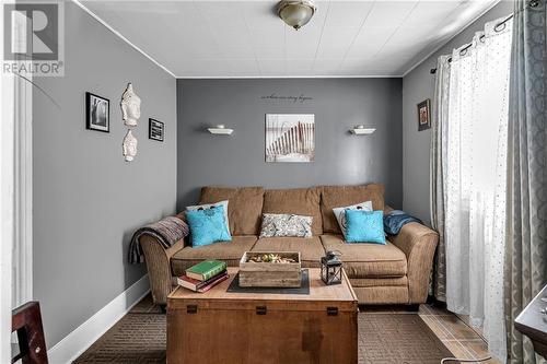 10 Edward Street, Cornwall, ON - Indoor Photo Showing Living Room