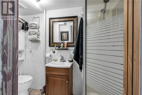 10 Edward Street, Cornwall, ON - Indoor Photo Showing Bathroom