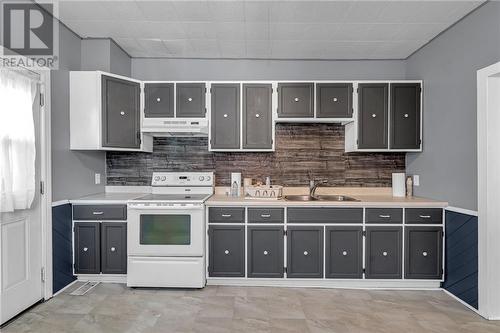 10 Edward Street, Cornwall, ON - Indoor Photo Showing Kitchen With Double Sink