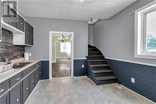 10 Edward Street, Cornwall, ON - Indoor Photo Showing Kitchen