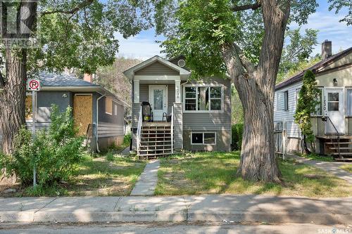 1236 Rae Street, Regina, SK - Outdoor With Facade