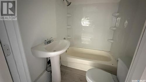 729 Elphinstone Street, Regina, SK - Indoor Photo Showing Bathroom