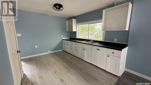 729 Elphinstone Street, Regina, SK - Indoor Photo Showing Kitchen With Double Sink