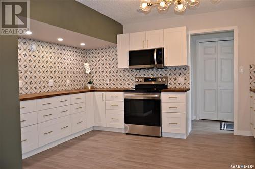 521 S Avenue S, Saskatoon, SK - Indoor Photo Showing Kitchen