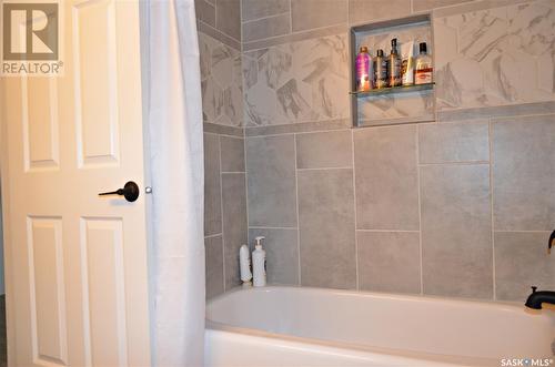 521 S Avenue S, Saskatoon, SK - Indoor Photo Showing Bathroom