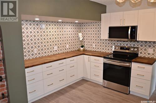 521 S Avenue S, Saskatoon, SK - Indoor Photo Showing Kitchen