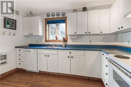 968 Robertson Road, Gore Bay, Manitoulin Island, ON - Indoor Photo Showing Kitchen