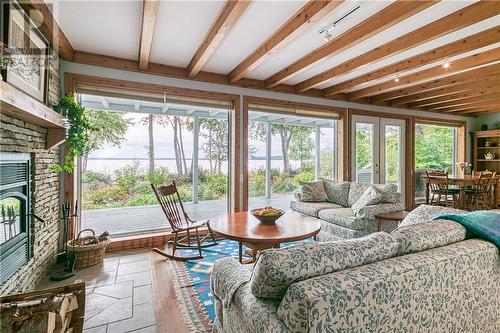 968 Robertson Road, Gore Bay, Manitoulin Island, ON - Indoor Photo Showing Living Room