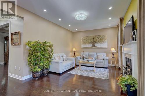 5 Beechmont Drive, Brampton, ON - Indoor Photo Showing Living Room