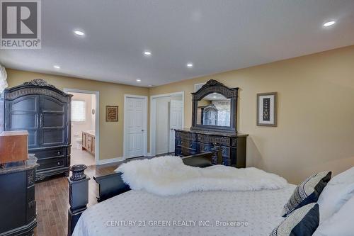 5 Beechmont Drive, Brampton, ON - Indoor Photo Showing Bedroom