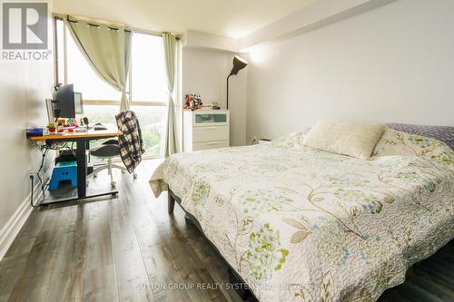 809 - 1360 Rathburn Road E, Mississauga (Rathwood), ON - Indoor Photo Showing Bedroom