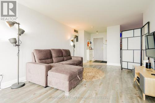 809 - 1360 Rathburn Road E, Mississauga (Rathwood), ON - Indoor Photo Showing Living Room