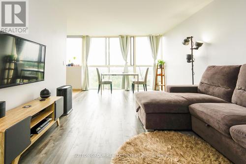 809 - 1360 Rathburn Road E, Mississauga (Rathwood), ON - Indoor Photo Showing Living Room