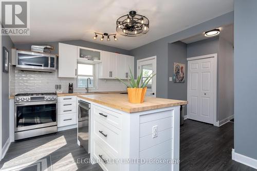 38 John Street, St. Thomas, ON - Indoor Photo Showing Kitchen