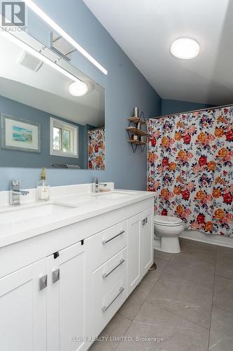 38 John Street, St. Thomas, ON - Indoor Photo Showing Bathroom