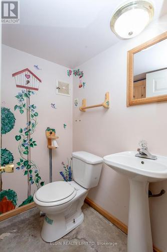 38 John Street, St. Thomas, ON - Indoor Photo Showing Bathroom