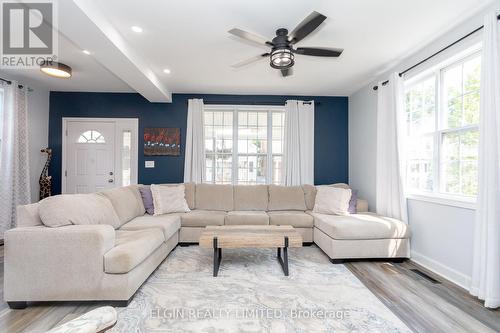 38 John Street, St. Thomas, ON - Indoor Photo Showing Living Room