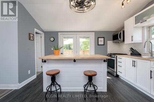 38 John Street, St. Thomas, ON - Indoor Photo Showing Kitchen With Upgraded Kitchen