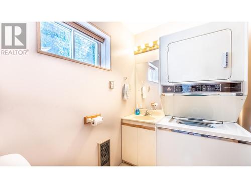 13507 3A Highway, Boswell, BC - Indoor Photo Showing Laundry Room