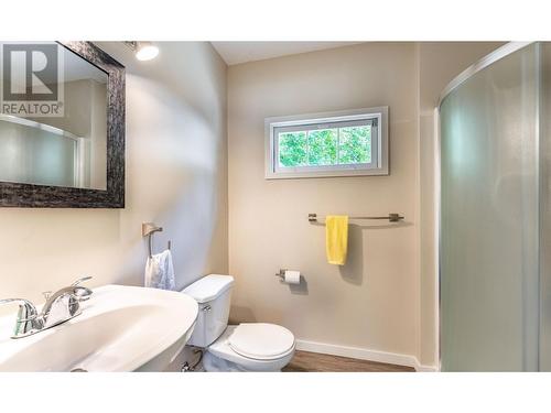 13507 3A Highway, Boswell, BC - Indoor Photo Showing Bathroom