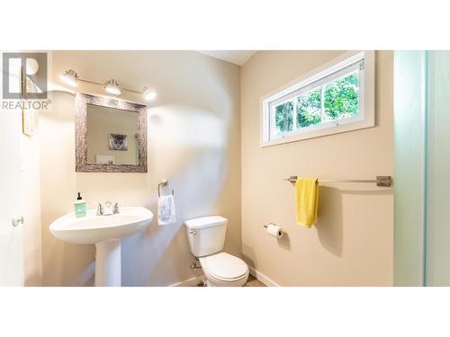 13507 3A Highway, Boswell, BC - Indoor Photo Showing Bathroom