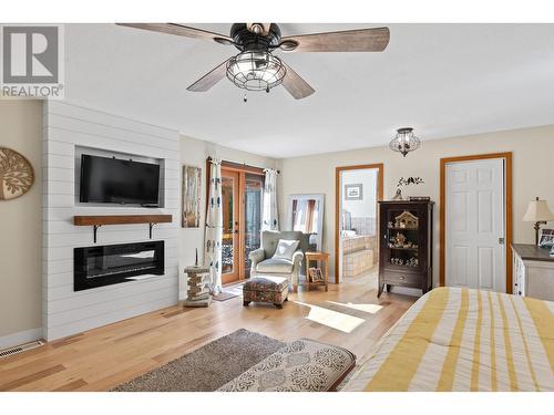 2465 Harmon Road, West Kelowna, BC - Indoor With Fireplace