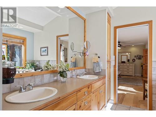 2465 Harmon Road, West Kelowna, BC - Indoor Photo Showing Bathroom