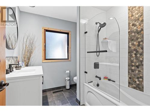 2465 Harmon Road, West Kelowna, BC - Indoor Photo Showing Bathroom