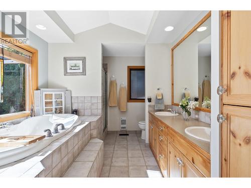 2465 Harmon Road, West Kelowna, BC - Indoor Photo Showing Bathroom