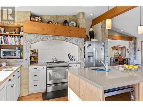 2465 Harmon Road, West Kelowna, BC - Indoor Photo Showing Kitchen