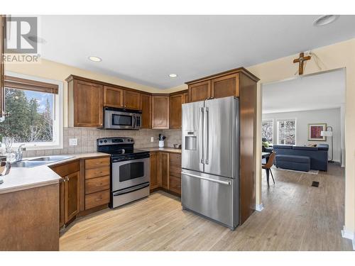 2097 Rose Tree Road Lot# Lot 7, West Kelowna, BC - Indoor Photo Showing Kitchen With Double Sink