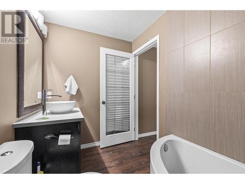 2097 Rose Tree Road Lot# Lot 7, West Kelowna, BC - Indoor Photo Showing Bathroom