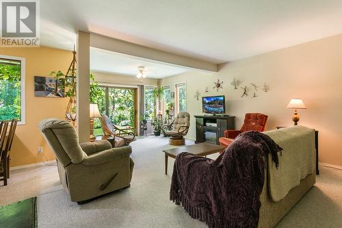 415 Commonwealth Road Unit# 3211, Kelowna, BC - Indoor Photo Showing Living Room