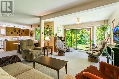 415 Commonwealth Road Unit# 3211, Kelowna, BC - Indoor Photo Showing Living Room