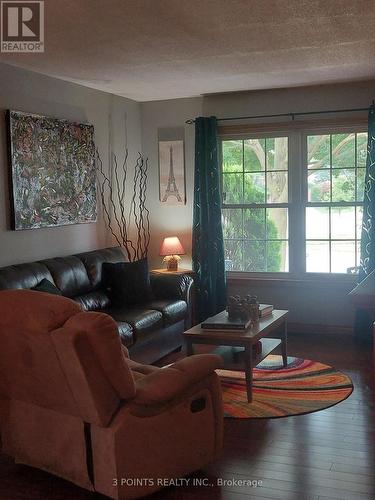 59 Stonehenge Road, London, ON - Indoor Photo Showing Living Room