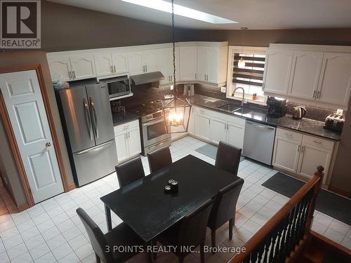 59 Stonehenge Road, London, ON - Indoor Photo Showing Kitchen With Upgraded Kitchen