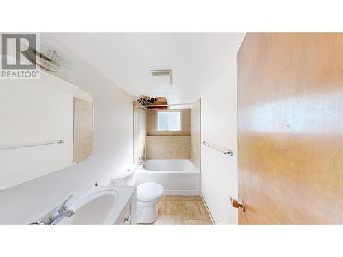 1480 Ponderosa Road, West Kelowna, BC - Indoor Photo Showing Bathroom