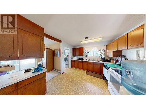 1480 Ponderosa Road, West Kelowna, BC - Indoor Photo Showing Kitchen