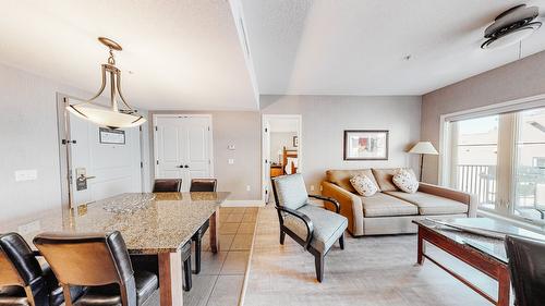 222D-1200 Rancher Creek Road, Osoyoos, BC - Indoor Photo Showing Living Room